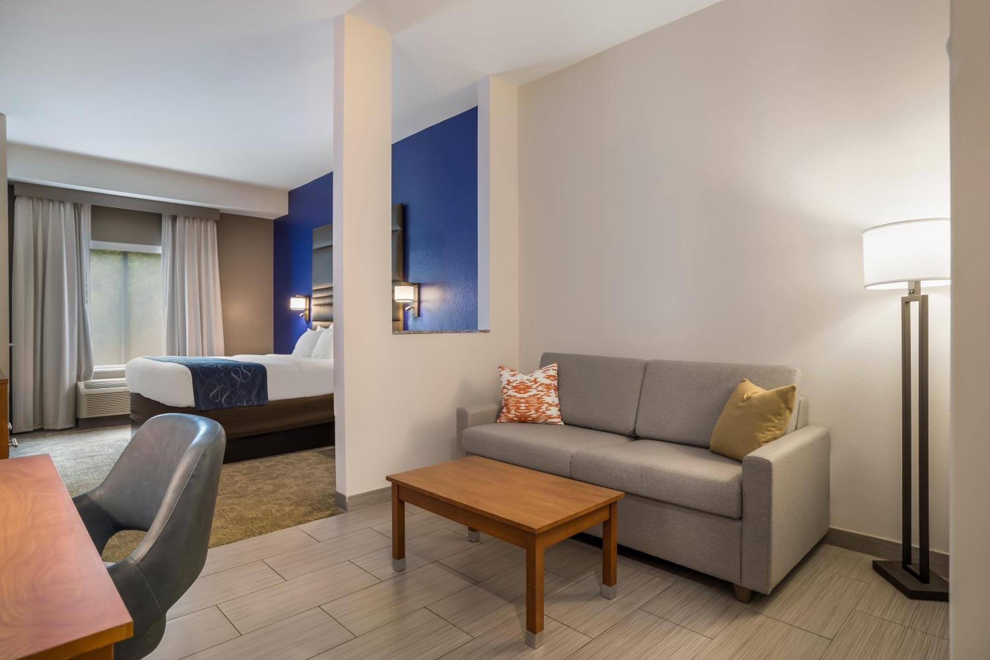 Comfort Suites Денъм Спрингс Екстериор снимка