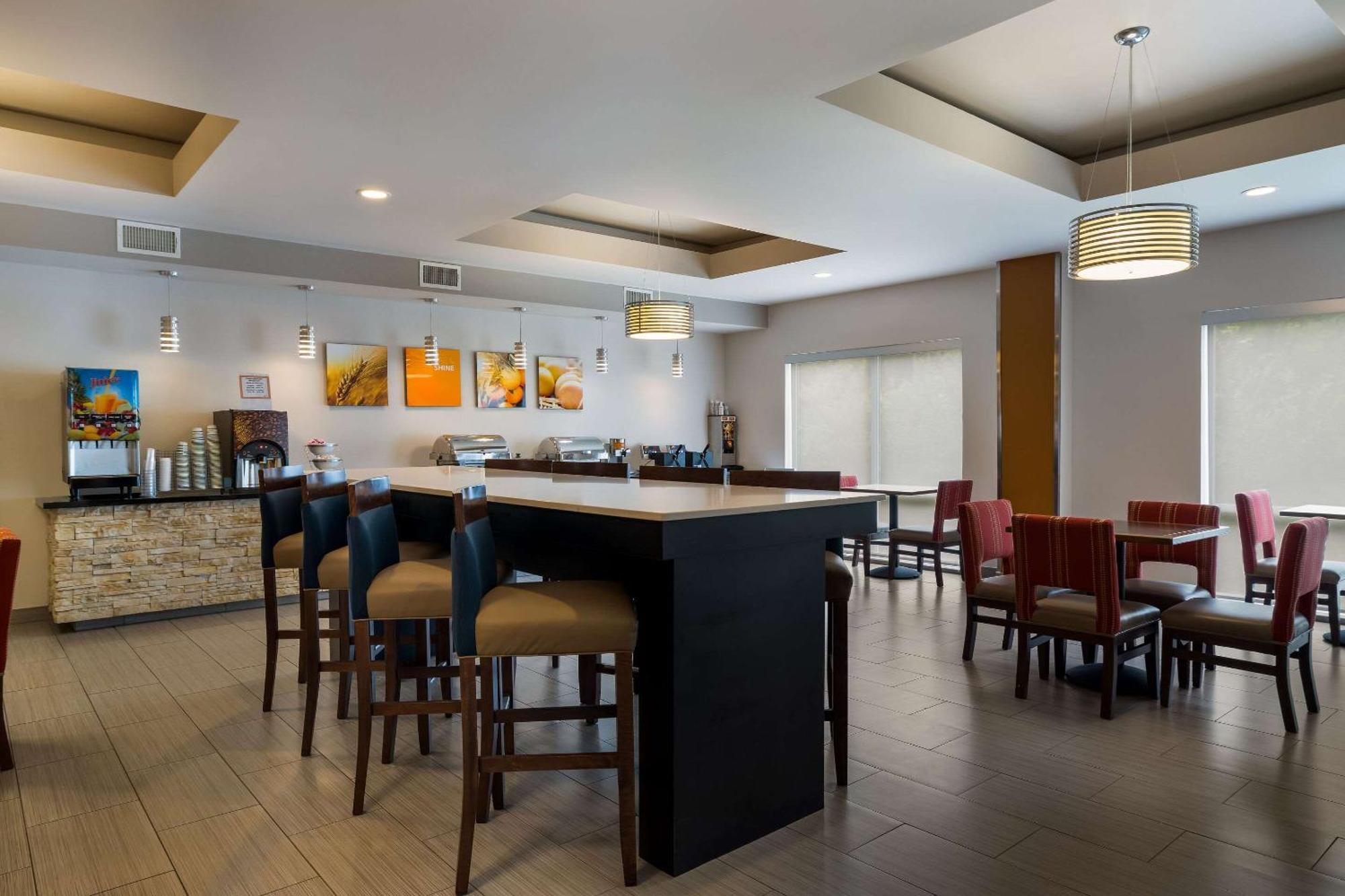 Comfort Suites Денъм Спрингс Екстериор снимка