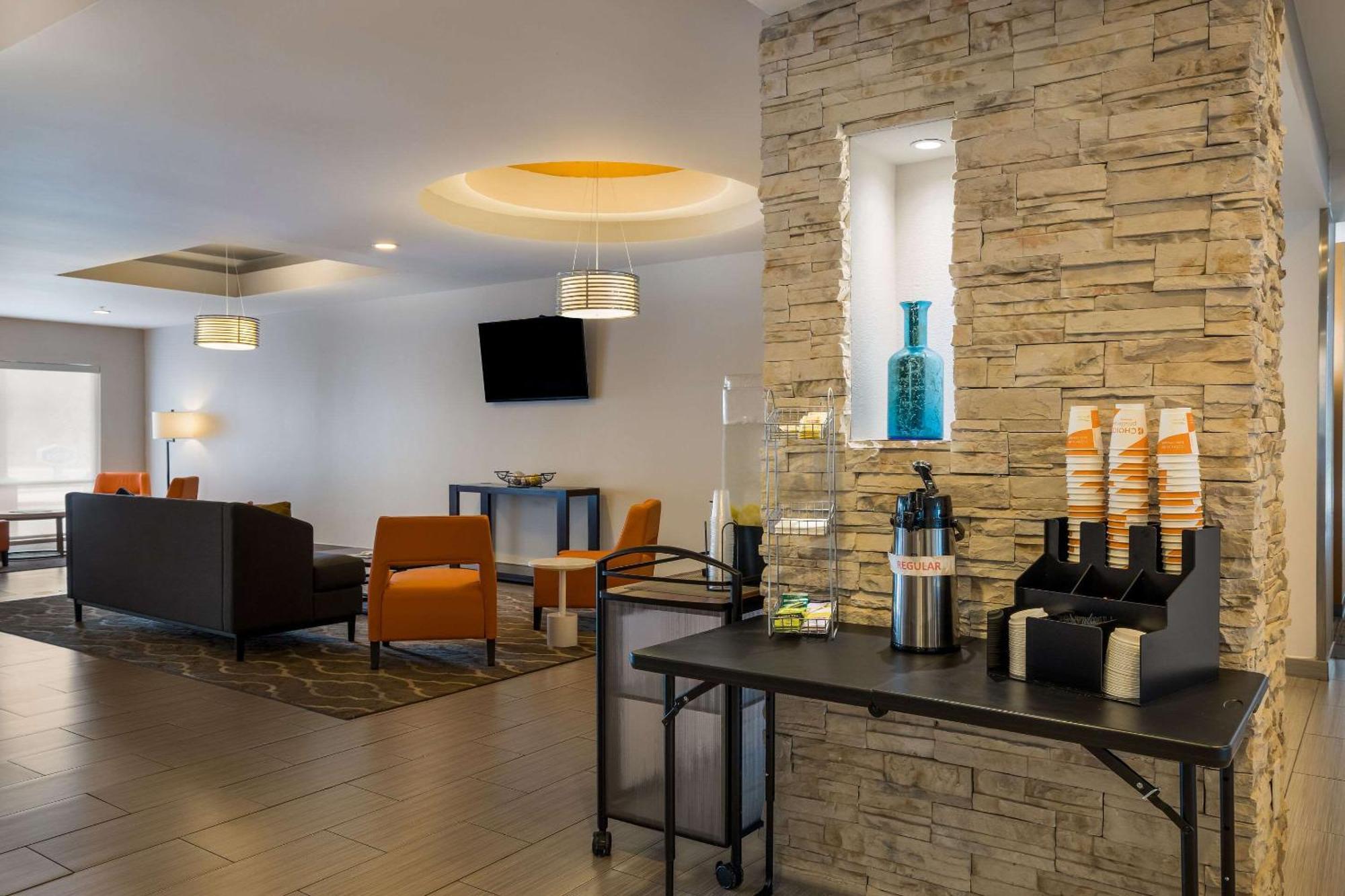 Comfort Suites Денъм Спрингс Екстериор снимка