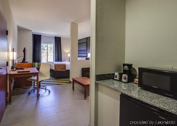 Comfort Suites Денъм Спрингс Екстериор снимка